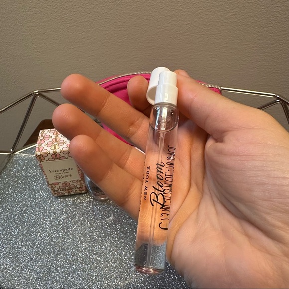 New 4 piece Kate Spade Beauty Set - Picture 3 of 11